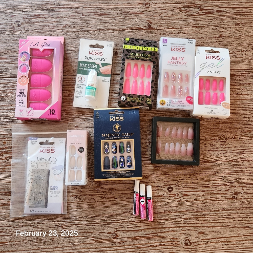 Press on nails 🎀 MASSIVE NAIL HAUL KISS Glue on Nails + Supplies